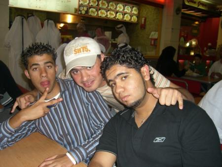momen 3amrou and me